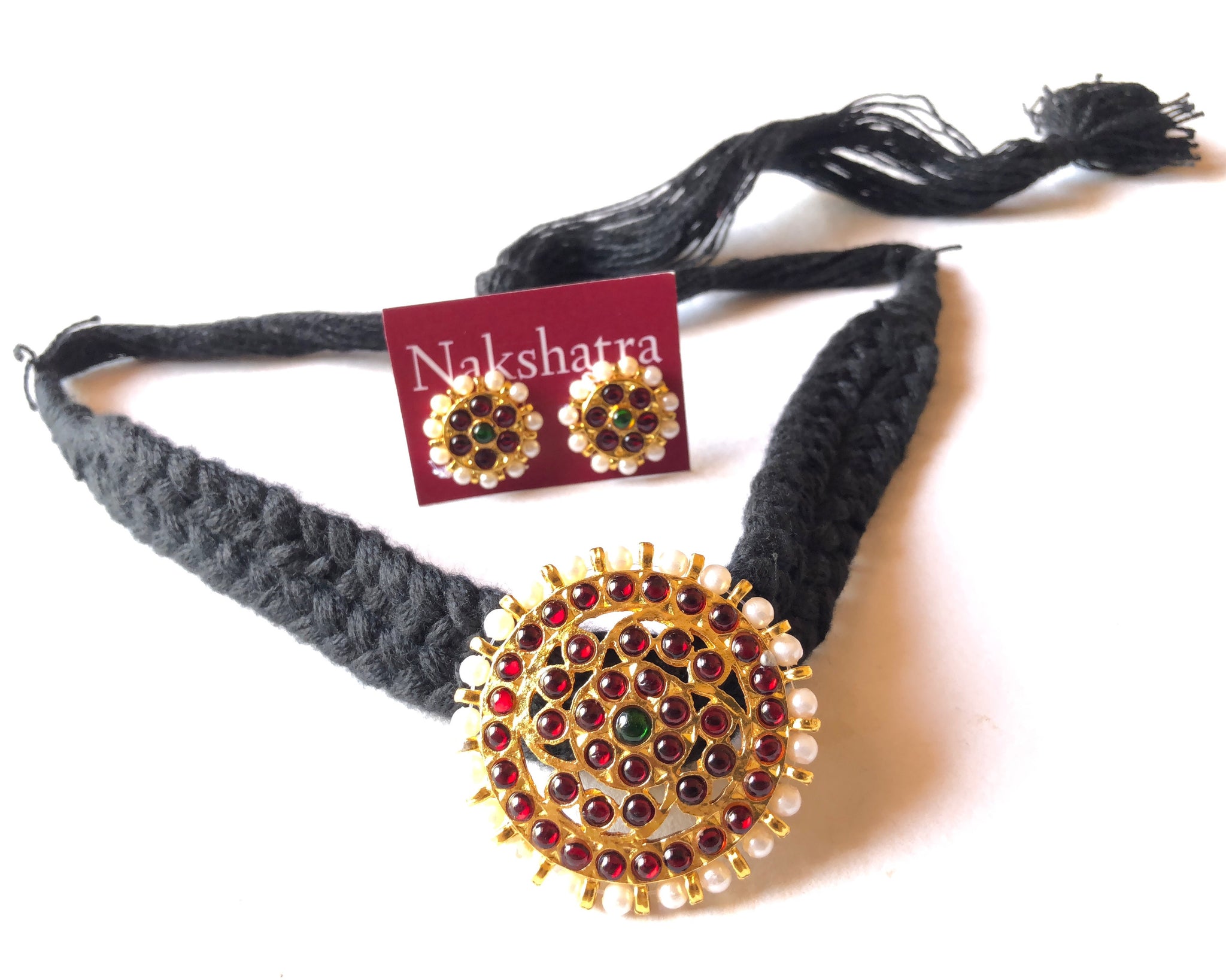 22K Gold Black Thread Necklaces | Thread necklace, Thread jewellery, Gold  jewellery design